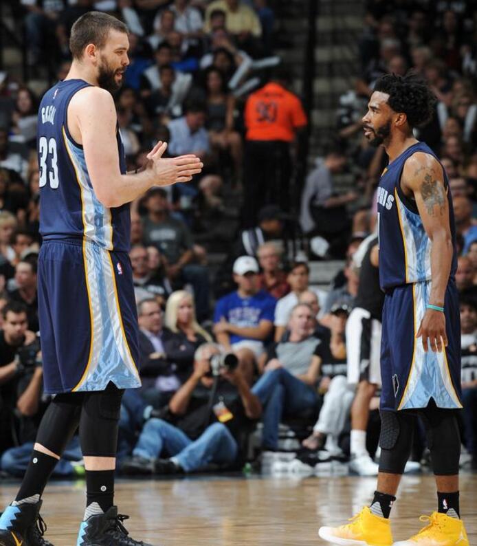 沦为背景板 沦为背景板