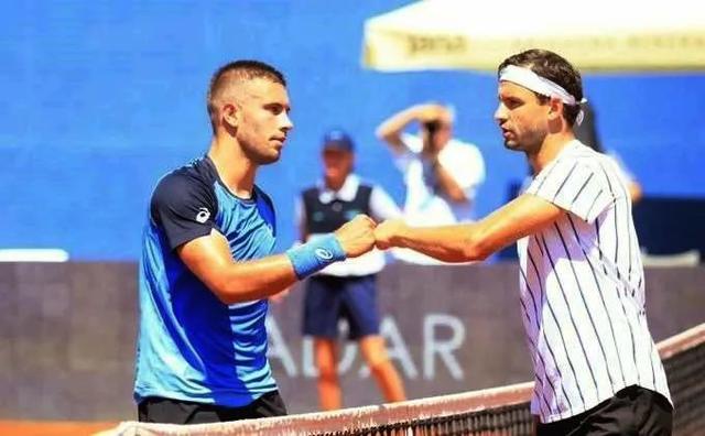 中场指挥官 中场指挥官