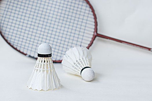 不仅因为两 不仅因为两