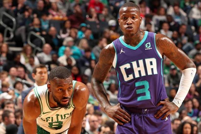 球牵动弱侧 球牵动弱侧